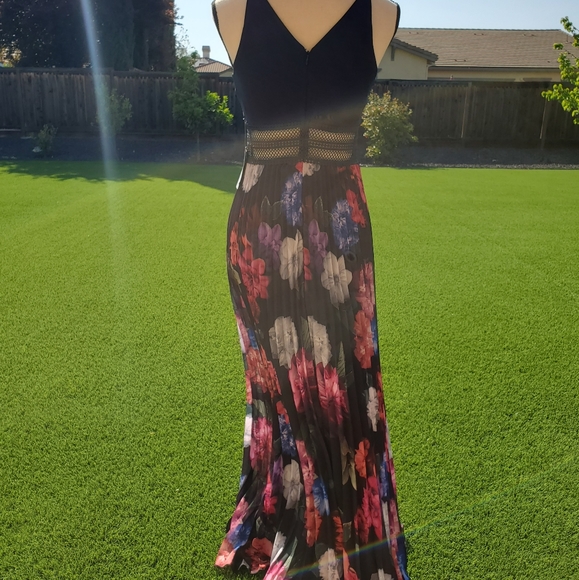 XSCAPE Pleated Floral-Print Gown - Picture 2 of 7